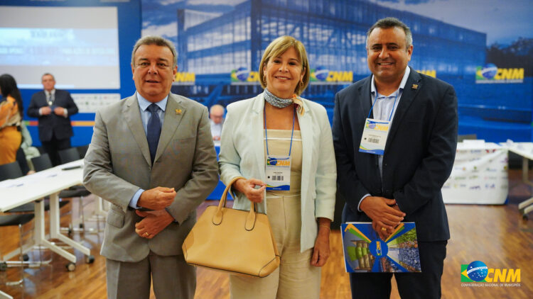 Ana Célia participa de reunião do Conselho Político da CNM em Brasília