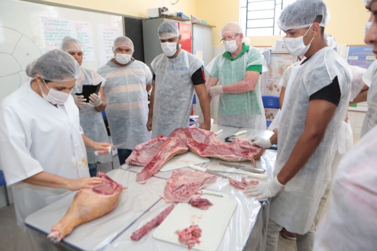 Prefeitura de Afogados promove curso pioneiro de charcutaria