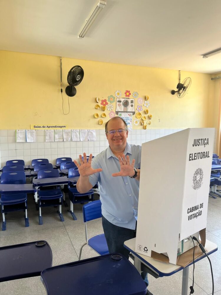 Danilo Simões vota em Afogados da Ingazeira e destaca confiança na vitória
