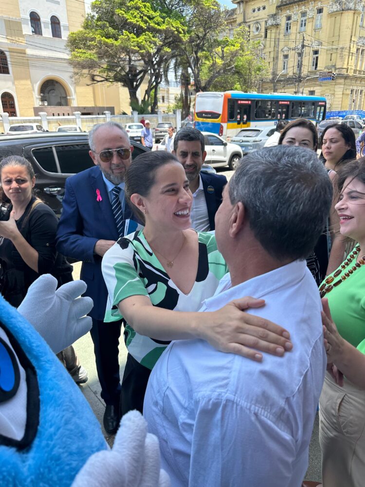 Prefeito de Iguaracy Zeinha Torres participa de solenidade ao lado da governadora Raquel Lyra