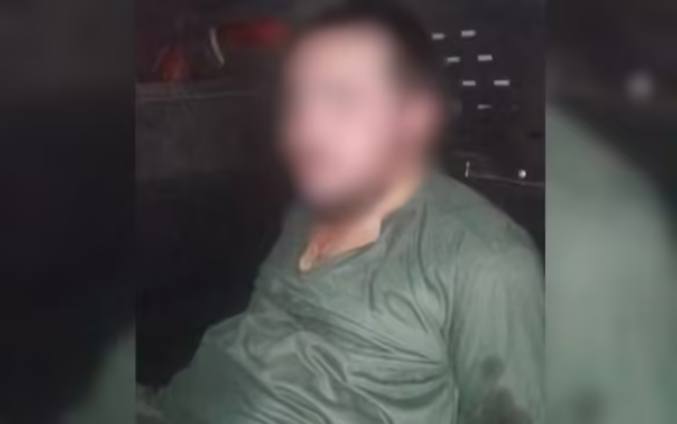 Filho mata pai e esfaqueia a mãe enquanto casal dormia, diz polícia