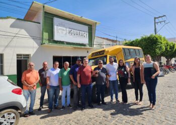 Iguaracy é contemplado com Ônibus do Programa “A Caminho da Escola