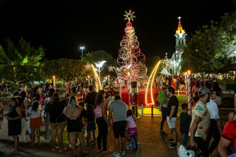 Prefeitura de Afogados inaugurou iluminação natalina neste Domingo (08)