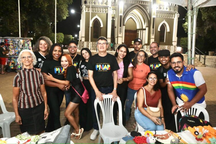 Um bom público prestigiou a abertura da feira de artesanato em Afogados