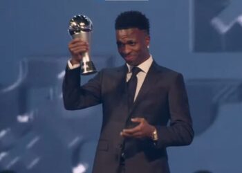 Vini Jr. é eleito o melhor jogador de futebol do mundo pela Fifa