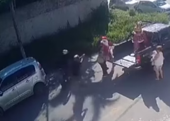 Criminosos assaltam Papai Noel no litoral de SP; VÍDEO