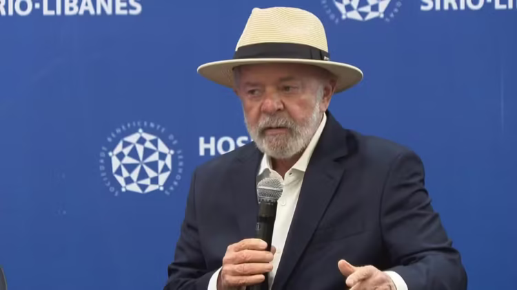 Após alta hospitalar, Lula se emociona e diz que está ‘voltando para casa tranquilo’