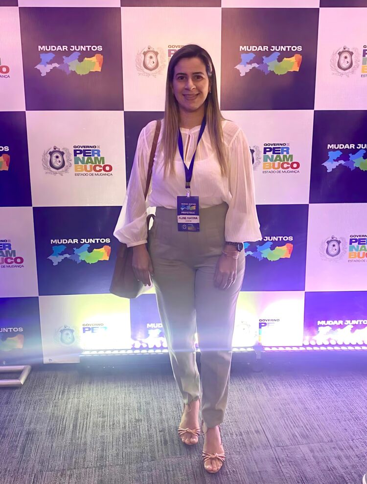 Prefeita eleita de Itapetim, Aline Karina, participa do Encontro dos Prefeitos Eleitos e Reeleitos de Pernambuco