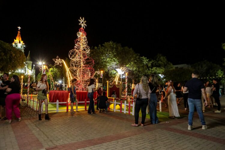 Prefeitura de Afogados inaugurou iluminação natalina neste Domingo (08)