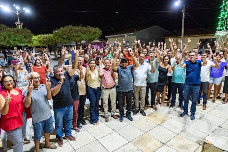 Prefeito Adelmo Moura inaugura calçamento ligando Pimenteira à Piedade do Ouro