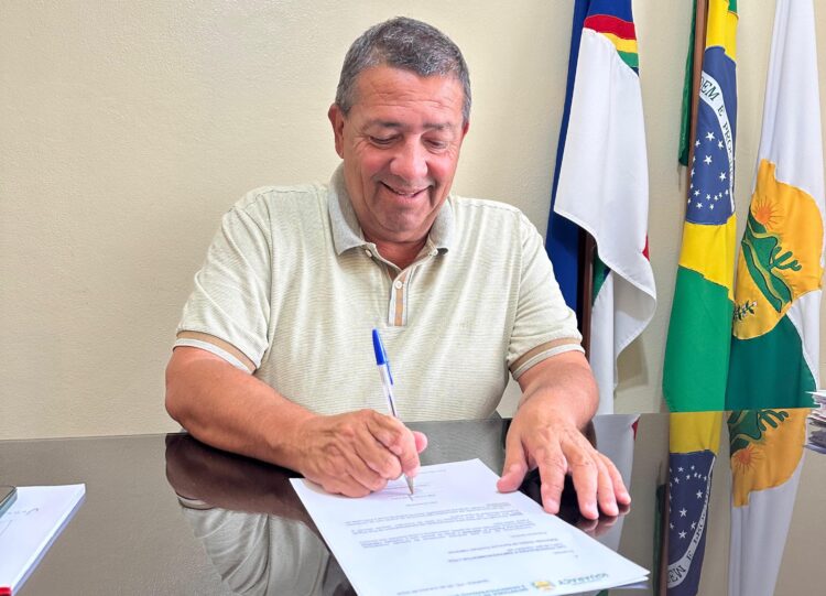 Iguaracy: Prefeito Zeinha Torres anuncia liberação da segunda parcela do 13° salário