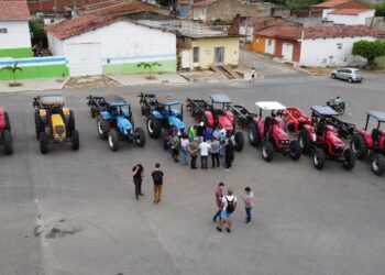 Prefeitura de Brejinho inicia aração de terras dos Agricultores