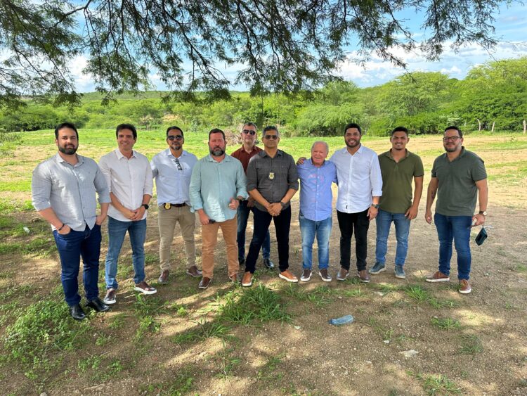 Iguaracy avança na segurança: Dr. Pedro Alves recebe autoridades da Secretaria de Defesa Social de Pernambuco para definição local para construção de delegacia