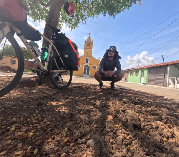 Jovem sertaniense inicia viagem de bicicleta pelo Sertão de Pernambuco