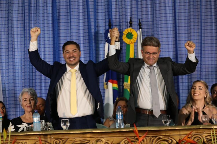 Sandrinho toma posse em clima de muita emoção. Quase metade do novo secretariado é composto por mulheres