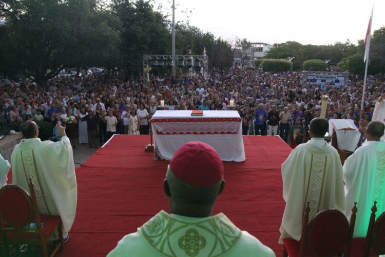 Dom Limacêdo encerra festa do Senhor Bom Jesus dos Remédios, em Afogados