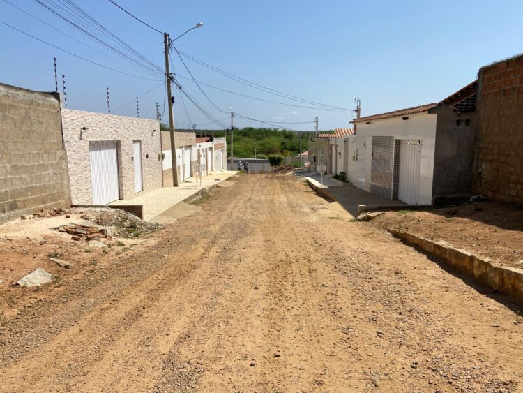 Prefeitura de Afogados iniciou trabalhos de pavimentação de três ruas no bairro Costa