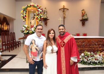 Prefeito Gilson Bento, participa da procissão que marca a despedida do Padre Juacir Delmiro