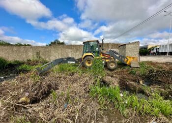 Prefeitura de Itapetim realiza limpeza e anuncia projeto para cobertura de canal