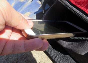 Mulher tem celular roubado no Beco do Cemitério São Judas Tadeu, em Afogados da Ingazeira