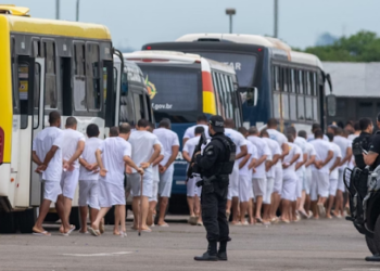 Para combater superlotação, Justiça colocará 1,4 mil presos nas ruas