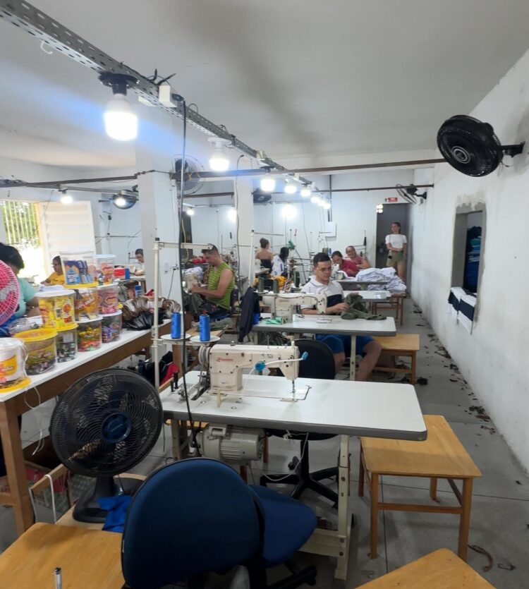 Prefeita Aline Karina anuncia chegada de novas máquinas e ampliação da fábrica de costura em Itapetim