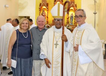 Prefeito Dr. Pedro Alves participa da posse canônica do Padre Otaviano Bezerra em Iguaracy
