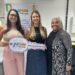 Ingazeira recebe novo ônibus escolar: Luciano Torres, Elizandra Veras e Gabriella Torres comemoram conquista