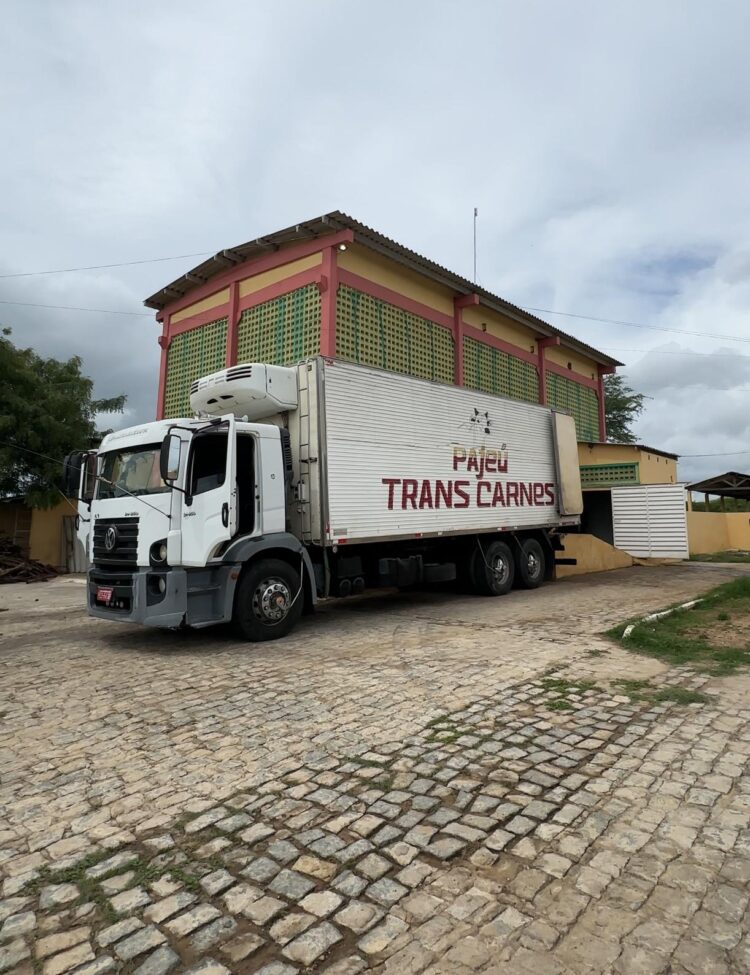 Matadouro Público de Itapetim agora conta caminhão refrigerado para transporte de carnes