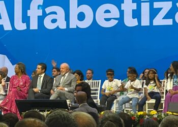 Iguaracy é Ouro: Prefeito Dr. Pedro Alves comemora conquista de prêmio na educação para o município