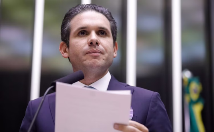 Hugo Motta é eleito presidente da Câmara e defende democracia em discurso de posse