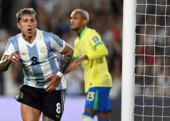 Vexame: pela primeira vez na história Seleção Brasileira leva 4 gols em jogo de eliminatória da Copa