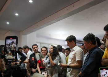 Poetisa e Secretária Municipal, Thaynnara Queiroz, é destaque no Congresso Regional do PSB ao fazer homenagem em cordel