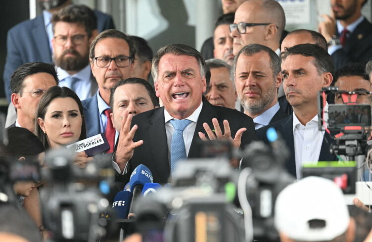 Moraes coloca o que quer nos inquéritos, diz Bolsonaro após se tornar réu por suposta trama golpista