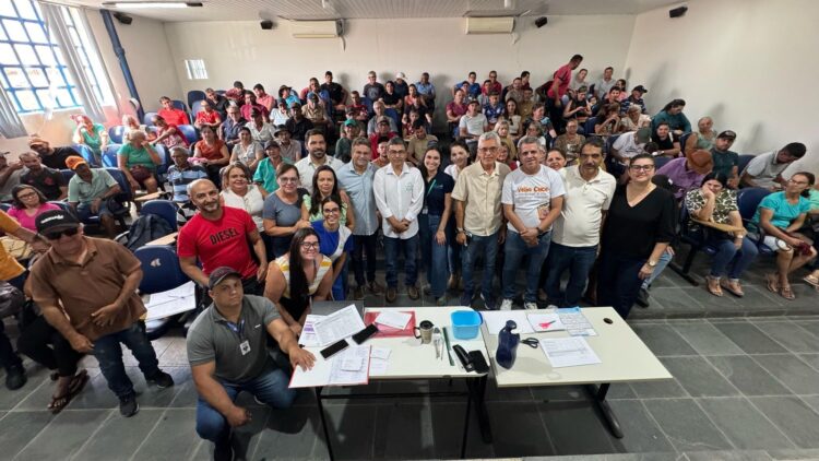 Durante encontro com agricultores familiares, Sandrinho anunciou capacitação para irrigantes