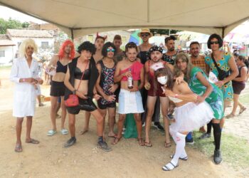 Domingo de carnaval em Afogados começou com a animação das virgens do Sobreira