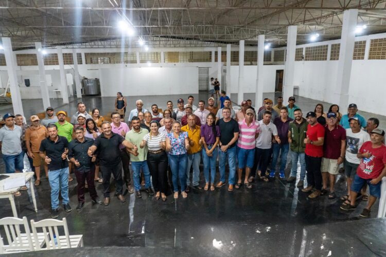 Prefeita Aline Karina reafirma apoio e anuncia ações para os produtores de leite