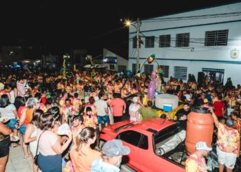 Bloco “O Vassourão” abre o Carnaval de Tabira com desfile e grandes shows