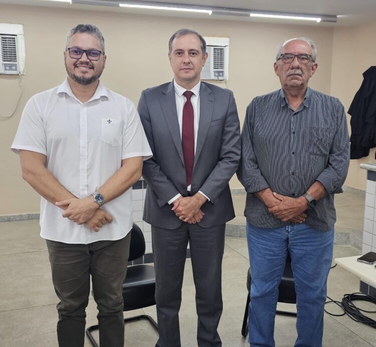 Prefeitos de Tuparetama e Ingazeira Buscam Solução para a Falta de Defensor Público na Comarca do Município