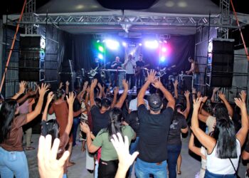 Teto Fonseca anima público em Irajaí durante a Festa de Março