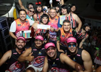 Virgens na folia. Multidão acompanhou descida do Trio com Mateus Max em Afogados