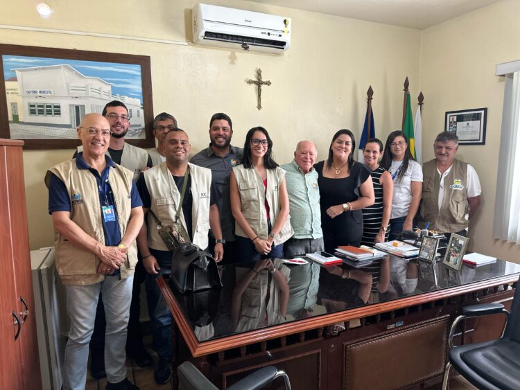 Prefeito de Iguaracy Dr. Pedro Alves recebe equipe do Instituto Oswaldo Cruz para discutir Doença de Chagas