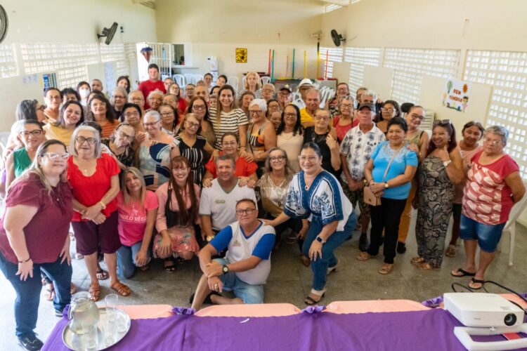 Prefeita Aline Karina participa do Forró do Grupo da Terceira Idade Amigos do Caminho no Serviço de Convivência e Fortalecimento de Vínculos