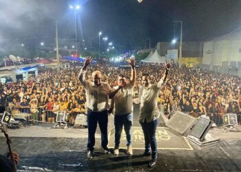 Multidão prestigia shows de Natanzinho e Forró Pegado no encerramento da Festa de Março em Ingazeira