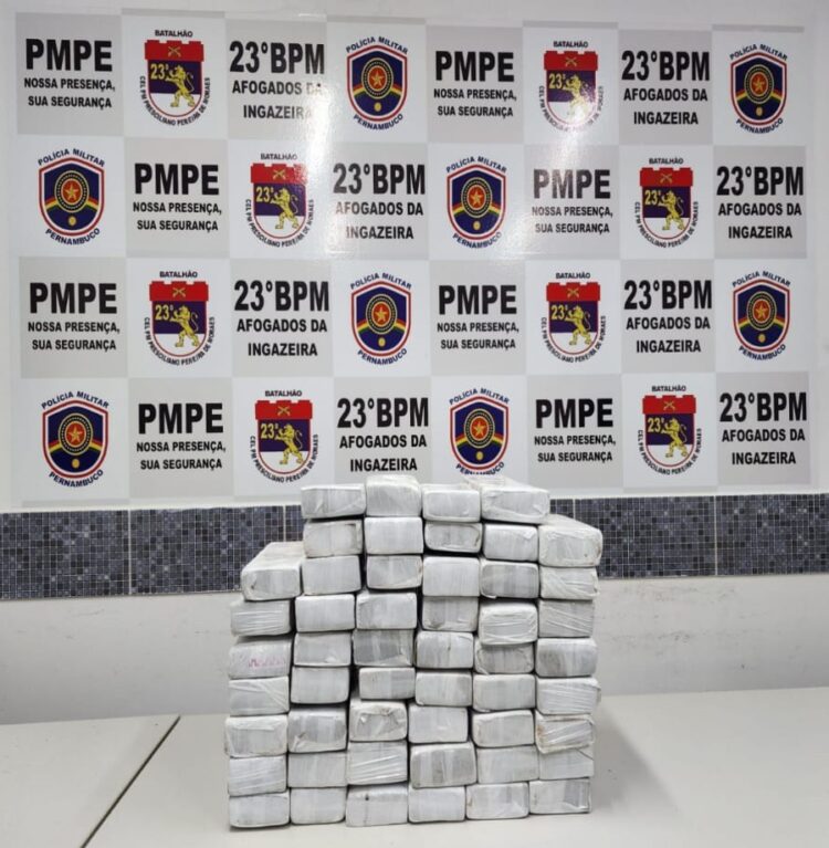 Em Carnaíba, homem é detido com 51 tabletes de maconha.