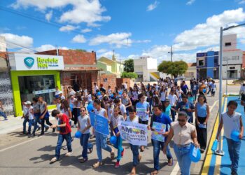 Governo Municipal de Ingazeira realizou ação de conscientização sobre o autismo junto com alunos da escola Argemiro Veras