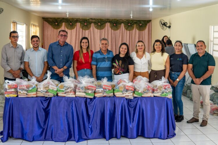 Prefeitura de Itapetim realiza entrega de cestas básicas e peixe da Semana Santa a 500 famílias