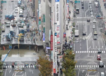 Em 2016, cratera imensa em via no Japão é consertada em dois dias e estrada totalmente restaurada em uma semana