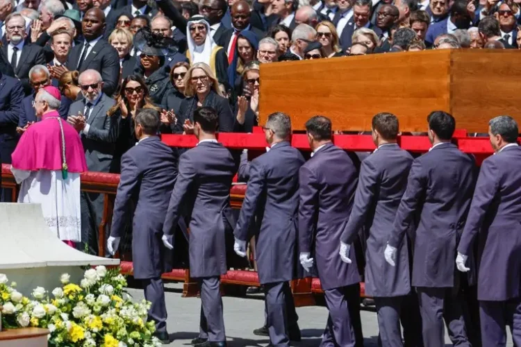 Papa Francisco é sepultado neste sábado em Roma