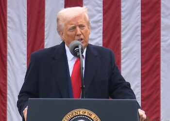 Trump anuncia tarifa de 10% para produtos brasileiros